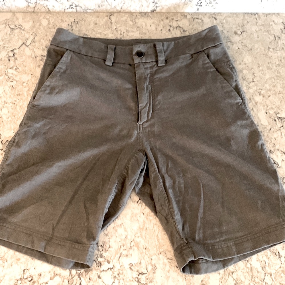 Lululemon mens gray shorts, size 30